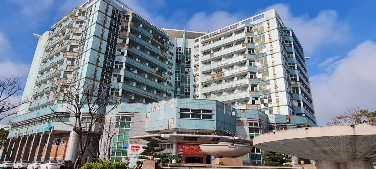 Can canh benh vien san - nhi lon nhat mien Trung xuong cap nghiem trong