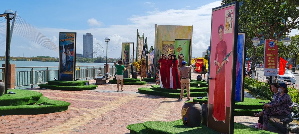 Tuy nhiên, nhận thấy nhu cầu thưởng lãm, chụp ảnh của người dân và du khách vẫn còn rất lớn nên Đà Nẵng thống nhất kéo dài thời gian hoạt động của các "vườn" hoa xuân thêm 10 ngày.