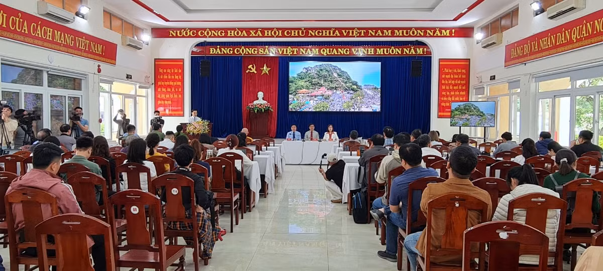 Với nhiều hoạt động văn hóa, nghệ thuật, thể thao, tín ngưỡng, tôn giáo phong phú, đa dạng hứa hẹn sẽ thu hut đông đảo đồng bào phật tử, nhân dân và du khách tham gia.