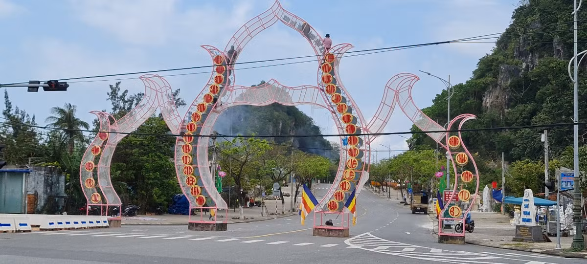 Tọa lạc trên đường Sư Vạn Hạnh (phường Hòa Hải, quận Ngũ Hành Sơn), chùa Quán Thế Âm được xem là điểm đến hấp dẫn du khách gần xa với những giá trị về tâm linh, văn hóa Phật giáo...