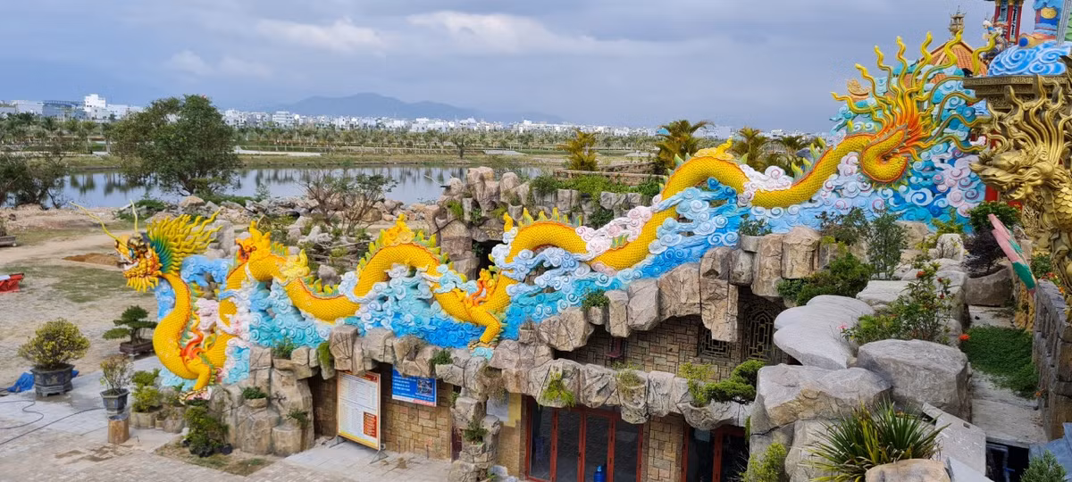 Sau 2 năm tạm hoãn do COVID-19, năm 2023, Lễ hội Quán Thế Âm Ngũ Hành Sơn, thành phố Đà Nẵng được tổ chức trở lại.