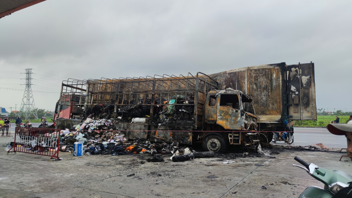 Lãnh đạo UBND huyện Duy Xuyên cho hay vụ cháy không gây thiệt hại về người. Theo lời chủ xe, họ đậu phương tiện từ chiều 15/2 để nghỉ ngơi, đến tối xảy ra vụ việc.