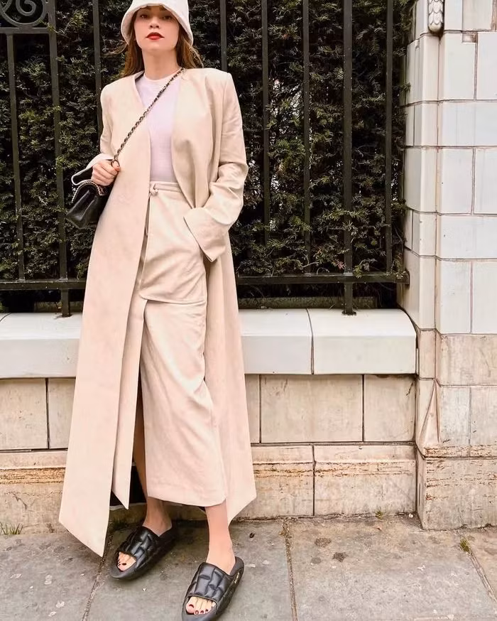 Trước Nhã Phương, các tín đồ thời trang nhanh chóng nhận ra đây còn là item quen thuộc của Hồ Ngọc Hà