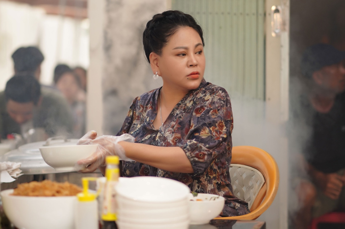 Nhà bà Nữ còn nhiều hạn chế về kịch bản, diễn xuất của dàn diễn viên.