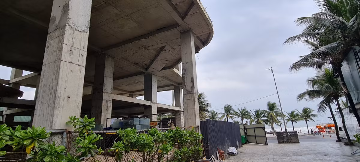 Bãi biển Mỹ Khê với những hàng dừa xanh, bãi cát trắng mịn trải dài...vẫn thu hút nhiều du khách quay trở lại.