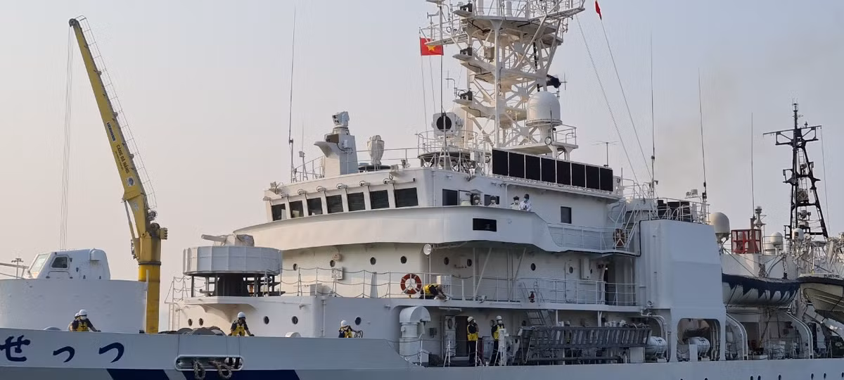 Tàu có trọng tải 3.304 tấn với 52 thuyền viên, do đại tá Satoshi NIWA làm thuyền trưởng.