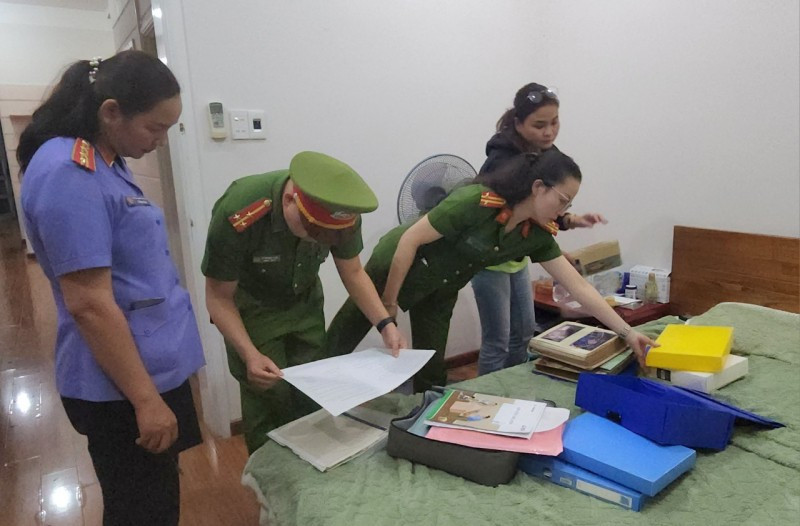 Sau khi rút được tiền, bà Tâm không nhập quỹ tiền mặt mà sử dụng hết vào mục đích cá nhân. Đến thời điểm ngày 31/12/2022, bà Tâm đã rút và chiếm đoạt của nhà trường hàng chục tỷ đồng.