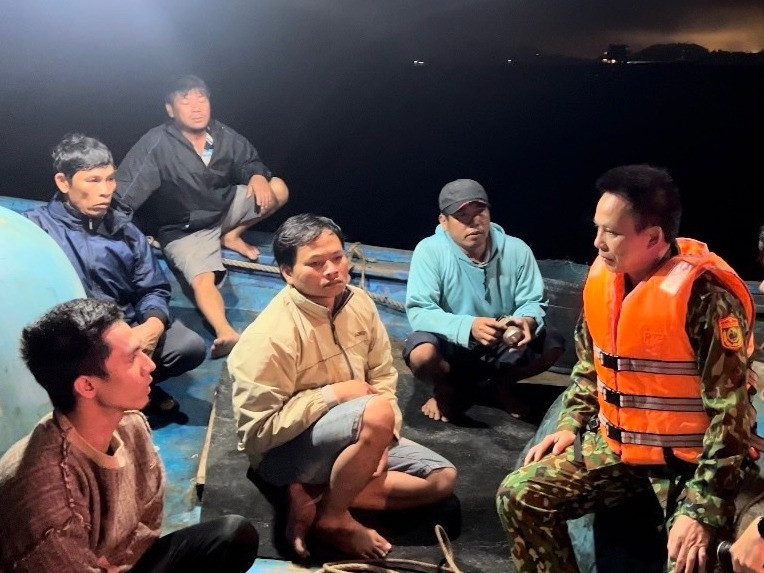 Đà Nẵng: Tàu hàng đâm chìm tàu cá, 1 thuyền viên mất tích Da Nang: Tau hang dam chim tau ca, 1 thuyen vien mat tich