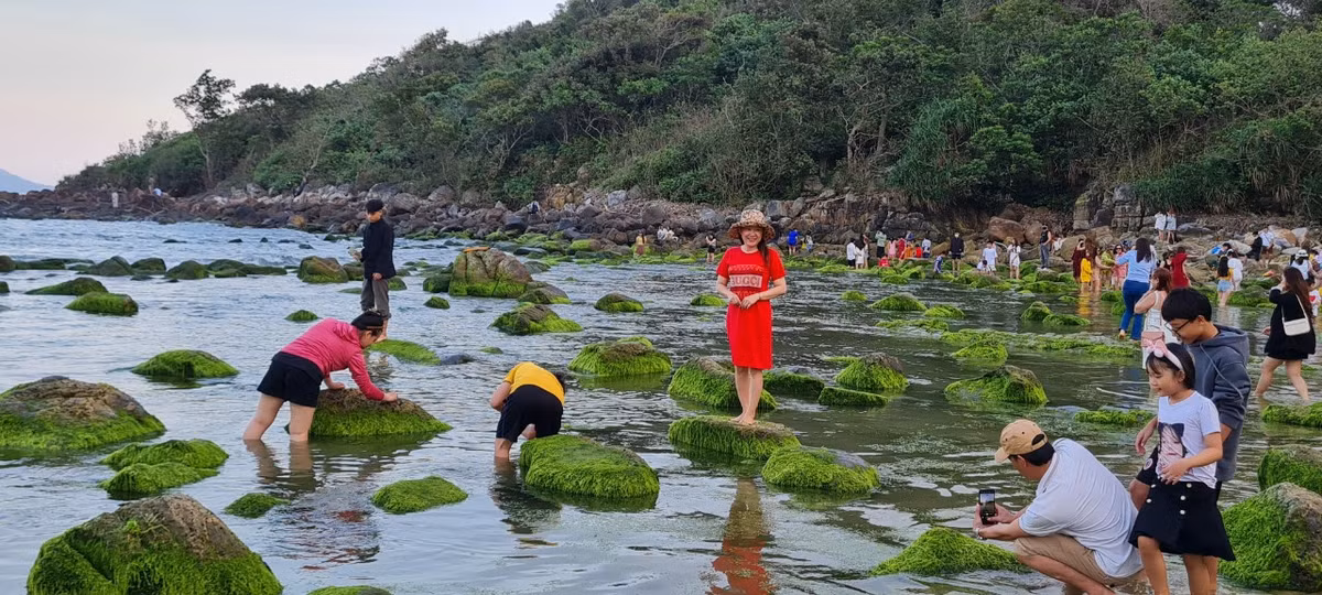 Giữa khung cảnh thiên nhiên hữu tình, thơ mộng xuất hiện nhiều phó nháy rất "có tâm" để có những bức ảnh sống ảo "cực chất".