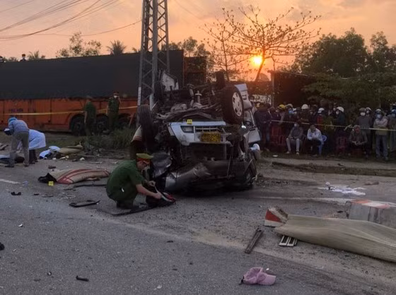 Vụ va chạm đã khiến 8 người tử vong, trong đó 6 người chết tại hiện trường, nhiều người bị thương được đưa đi cấp cứu tại bệnh viện.