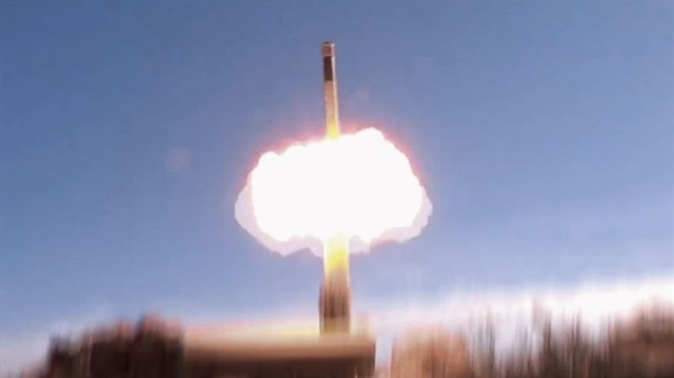 Chính vì vậy, vị chuyên gia này cho rằng, việc NATO triển khai tên lửa NSM ở Ba Lan để đối phó với tàu Nga trên Baltic không khiến Nga bận tâm bởi ở khu vực này, Hải quân Nga đã triển khai Bastion với phiên bản mạnh nhất của tên lửa Onyx. Ảnh trong bài: Hải quân Nga phóng Onyx.