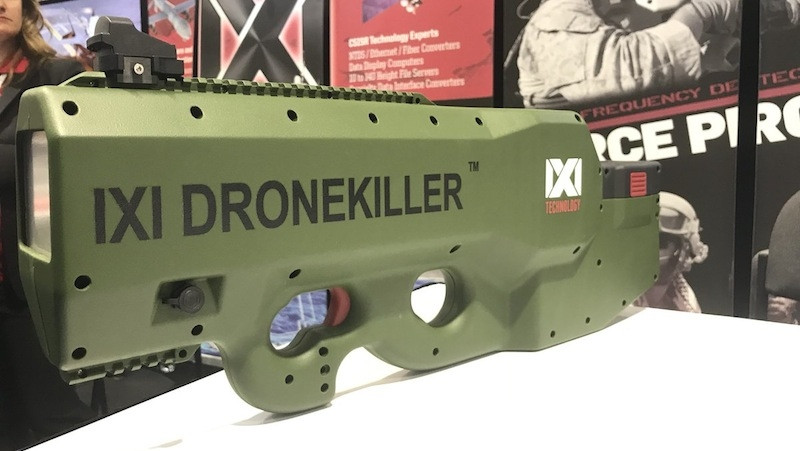 Các nhà thiết kế tại IXI technology đã thành công khi giảm trọng lượng khi nạp đủ năng lượng chỉ còn khoảng 3,5 kg cho phép tối đa khả năng linh hoạt và cơ động.