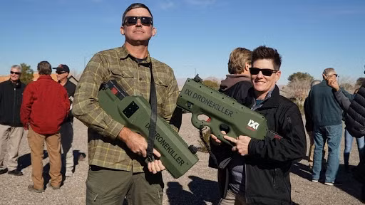 Khẩu Drone Killer có thể vô hiệu hóa các loại máy bay không người lái cho phép các đơn vị an ninh và quân đội ngăn chặn việc do thám hay tấn công trực tiếp bằng cách thả bom, lựu đạn hay thiết bị nổ tự chế (IEDs).