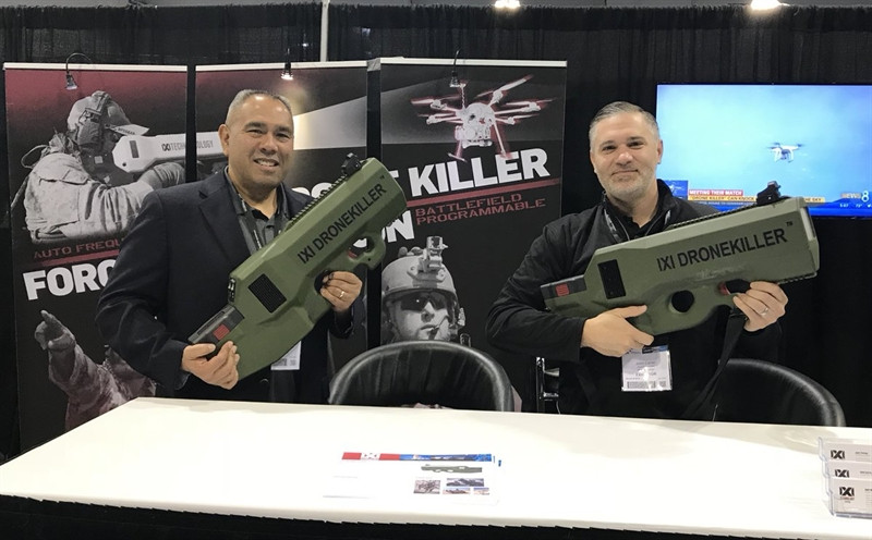 Khẩu Drone Killer hoạt động trên nguyên lý sử dụng sóng vô tuyến để phá vỡ sự điều khiển bằng kỹ thuật gián đoạn dữ liệu liên lạc theo các tần số. Phạm vi cảm biến lên tới hơn 3km và tầm áp chế hiệu quả trên 2km.