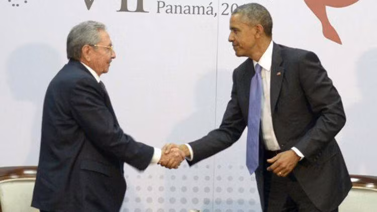 Tháng 4/2015, Chủ tịch Cuba Raul Castro có cuộc gặp lịch sử với Tổng thống Obama bên lề Hội nghị thượng đỉnh các quốc gia châu Mỹ tổ chức ở Panama.