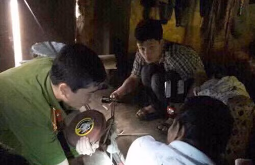 1. Thảm sát 4 người ở Lào Cai Khoảng 21h30 ngày 9/8/2016, thôn Phìn Ngan, xã Trịnh Tường, huyện Bát Xát xảy ra vụ án mạng nghiêm trọng sát hại 4 người trong gia đình anh Tẩn Ông Nải (SN 1994). Nạn nhân gồm: chị Tẩn Tả Mẩy (SN 1994, vợ anh Nải), cháu Tẩn Mai Phương (sinh năm 2014, con gái anh Nải), con gái thứ 2 của anh Nải mớiưn ho20 ngày tuổi và cháu ruột Tẩn Thùy Chi (sinh năm 2010) đều bị tử vong. Hiện cơ quan điều tra đã xác định được đối tượng tình nghi và đang khẩn trương truy bắt.