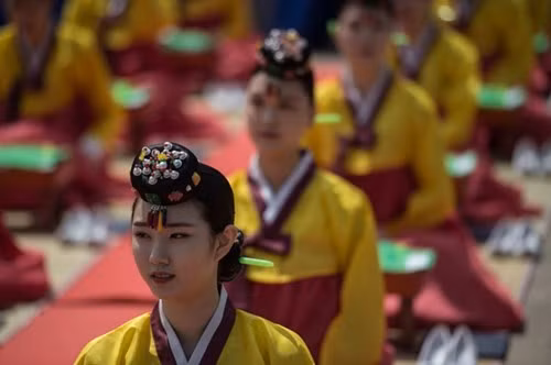 Sau Lễ trưởng thành, những bạn trẻ này đã chính thức trở thành một phần quan trọng của xã hội, cùng gánh vác trách nhiệm đưa đất nước phát triển.