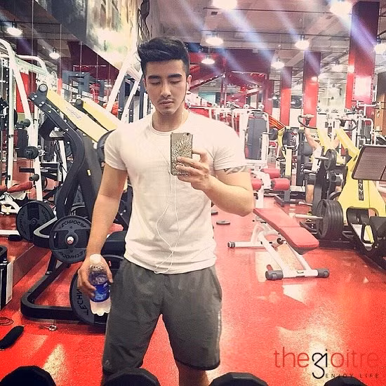 Mình người khá hoạt bát nên cách ăn mặt của mình cũng thiên về sự thỏa mái và năng động. Đặc biệt mình còn thích thời trang đơn giản, không màu mè mà vẫn tôn được vóc dáng của mình”.