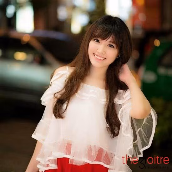 Dù có chiều cao khá khiêm tốn (1m58) tuy nhiên nhờ gương mặt “nét nào ra nét đó” , cô nữ sinh nhạc viện này từng “ẵm” giải thưởng “Ảnh chụp với hoa đẹp nhất” trong cuộc thi Miss &amp; Mr Marie Curie khi còn ngồi trên ghế phổ thông.