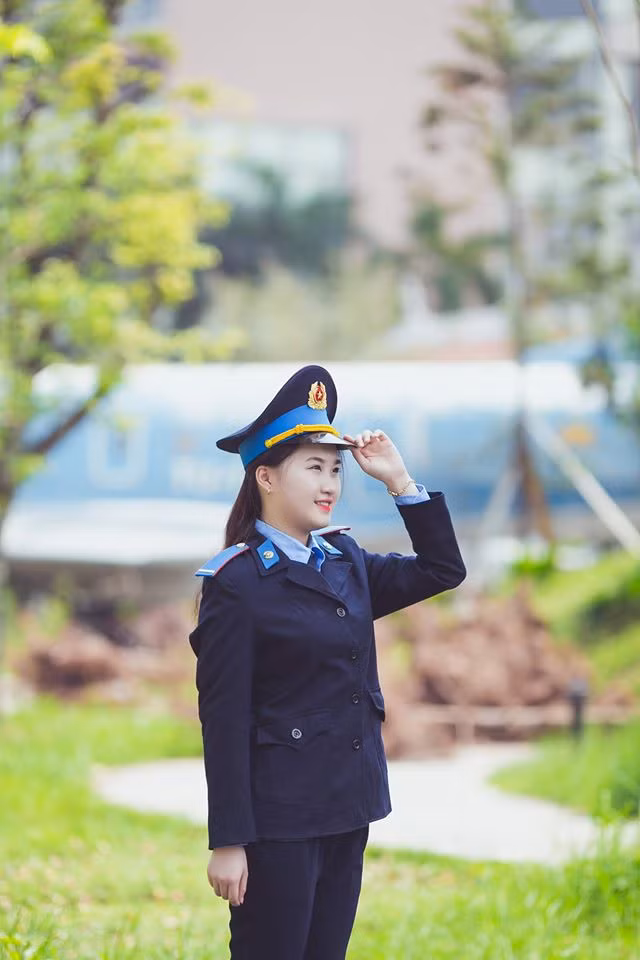 Nữ sinh Quách Thùy Linh, sinh năm 1997: "Thước đo cuộc đời không phải ở chỗ nó dài hay nó ngắn, mà ở chỗ bạn đã sử dụng nó như thế nào".