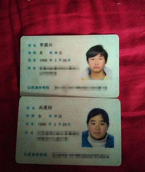 "Nếu không giúp đỡ, mọi người đừng chỉ trích quá đà, cậu ta làm cha khi mới 16 tuổi, ở độ tuổi ấy chúng ta mới chỉ học lớp trung học, chỉ biết ăn, chơi và học còn cậu ta đã phải lo cho vợ và con trai mình. Tôi nghĩ, nếu không phải bất đắc dĩ có lẽ cậu ta sẽ không đăng lên mạng để thiên hạ soi mói và bới móc đâu", một cư dân mạng cảm thông với hoàn cảnh của Lý Việt Hưng chia sẻ quan điểm.