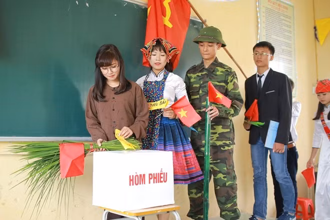 Tuy mất nhiều công sức chuẩn bị, tập thể lớp 12A1 cảm thấy rất vui vẻ và ý nghĩa khi ý tưởng này trở thành hiện thực. Bộ ảnh kỷ yếu này món quà và kỷ niệm đáng nhớ nhất trong cuộc đời học sinh của họ.