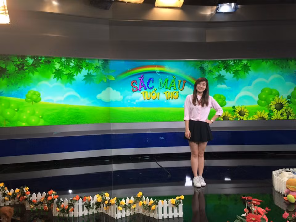 Việt Trinh hiện đang là sinh viên Khoa Truyền thông và văn hoá đối ngoại – Học viện Ngoại giao. Nhờ gương mặt baby, tươi tắn, facebook của Việt Trinh thu hút được lượng fan hâm mộ lớn. Trang cá nhân của nữ sinh Ngoại giao tính đến thời điểm hiện tại đã có khoảng hơn 2.000 người theo dõi.