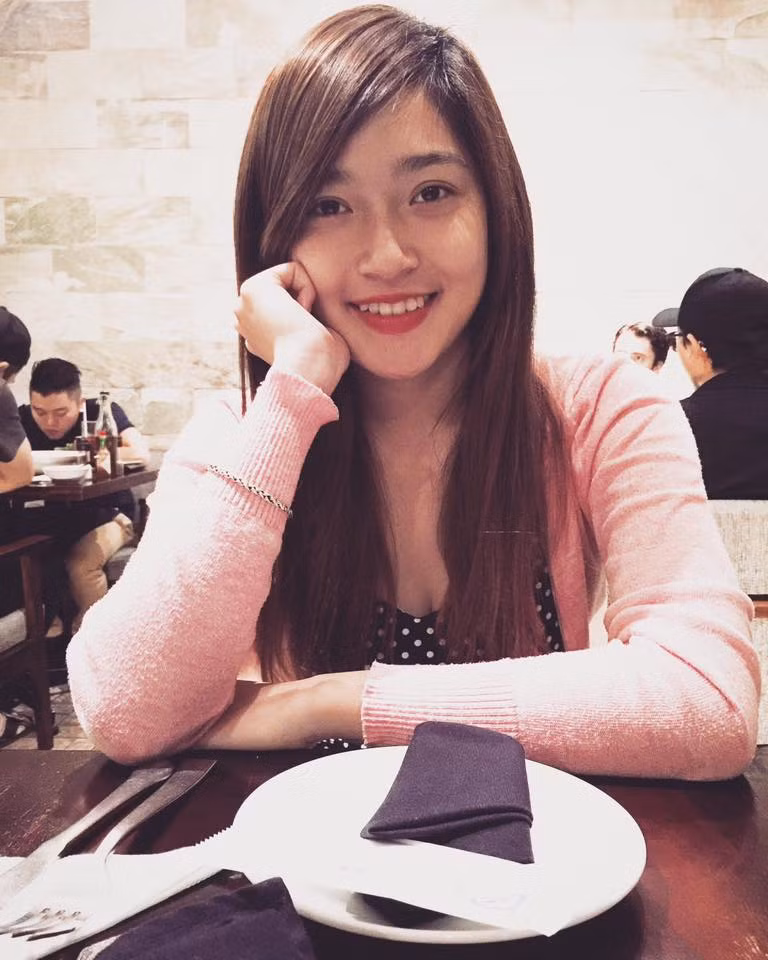 Cùng ngắm Việt Trinh, hot girl Học viện Ngoại giao khiến bao người mong nhớ.