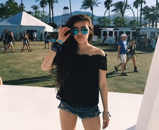 Ngoài việc hướng dẫn trang điểm, Vivian Võ có nhiều clip về cách chăm sóc và làm tóc. Video hướng dẫn nổi tiếng nhất của cô với 3 triệu view, hướng dẫn mọi người cách tạo ra những lọn tóc bồng bềnh hoàn mỹ chỉ với kỹ thuật tạo kiểu tóc đơn giản, mà không sử dụng loại hóa chất nào.