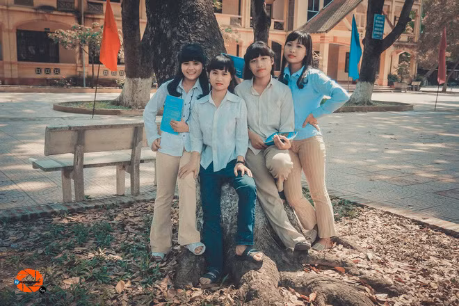 Giữa hàng loạt những bộ ảnh kỷ yếu đang gần như na ná nhau thì bất ngờ xuất hiện một phong cách mới hoàn toàn khác và vô cùng độc đáo.