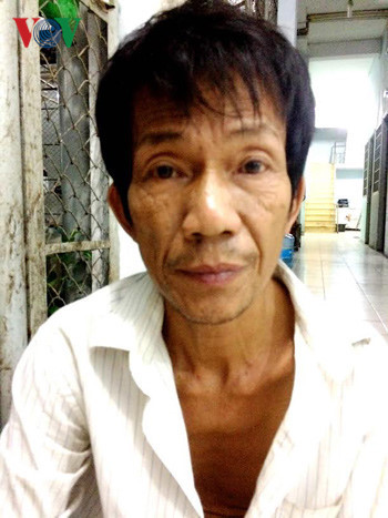 Con re chui boi lon tieng, cha vo dung dao chem chet