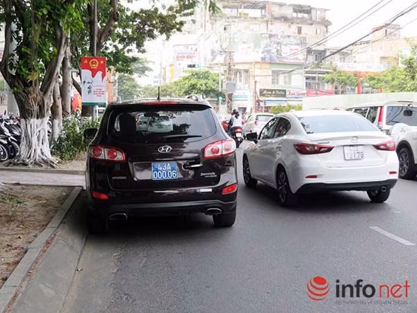 O to cua Chu tich Da Nang vi pham luat giao thong-Hinh-3