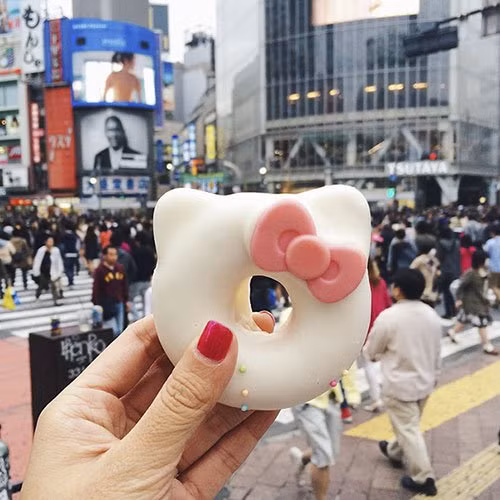 Bánh donut Hello Kitty, Nhật Bản.