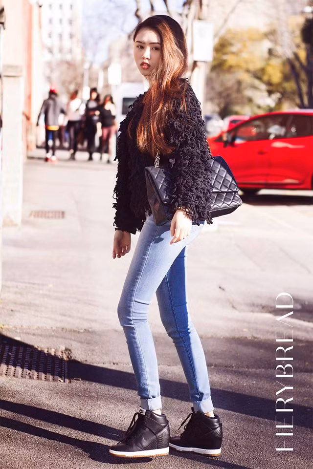 Từng chia sẻ trên truyền thông về cơ duyên đưa đẩy cô nàng đến với công việc hiện tại. Phương Thúy cho biết, trước đây bản thân cô cũng từng bị kết án chung thân với mụn và làn da kém duyên. Chính nhờ những tháng ngày vật lộn, loay hoay tìm cách phục hồi cho làn da của mình mà Phương Thúy đã có vô số kinh nghiệm để đưa ra lời khuyên cho các chị em từng giống mình.