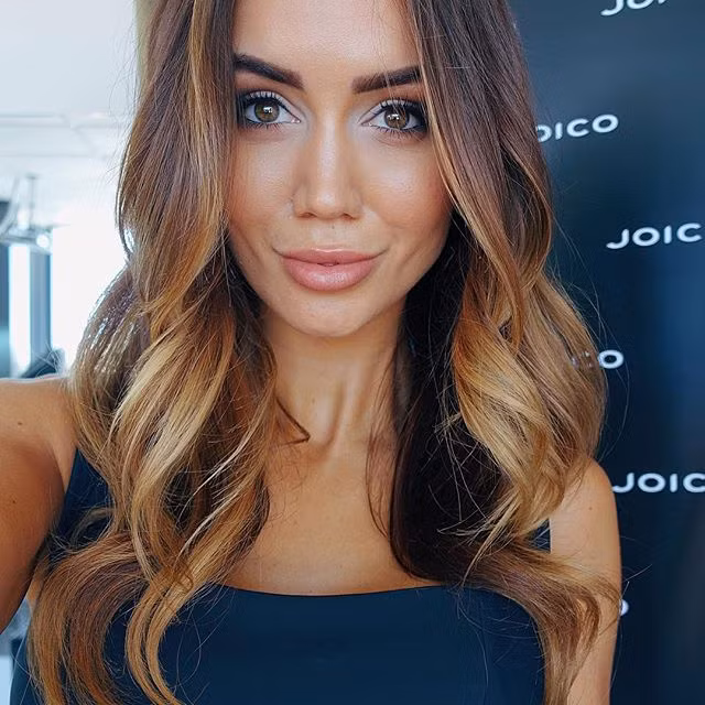 Hình ảnh và câu chuyện của cô luật sư xinh đẹp quyết định bỏ nghề để đi làm người mẫu được nhiều người, đặc biệt là các đấng mày râu quan tâm. Các tín đồ thời trang, yêu thích thể thao cũng coi Pia như một thần tượng bởi tài năng và vẻ đẹp của cô.