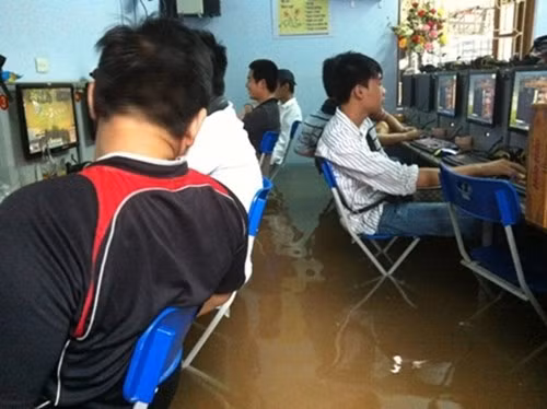 Các thánh lỳ khiến biết bao người "khiếp đảm" bởi độ bám siêu phàm bất chấp mọi điều kiện thời tiết.