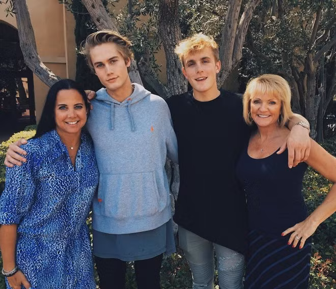 Ngày của mẹ cũng phải cùng nhau chúc mừng mới được!