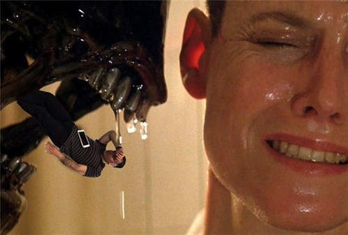 Không biết cái gì kinh dị hơn: con quái vật hay thứ tòi ra từ miệng nó?