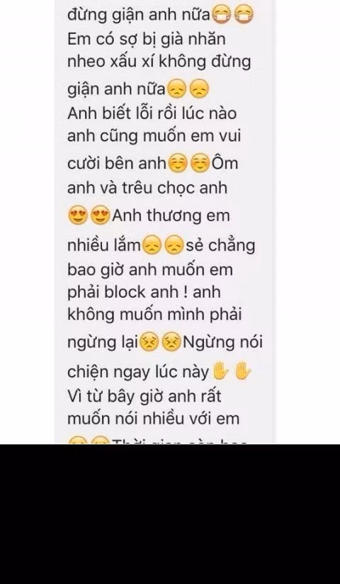 Điều đặc biệt là cô bạn gái "lắm chiêu" này không cho anh chàng xin lỗi 200 tin giống hệt nhau nhằm ngăn chặn tình trạng copy-paste, mà "bắt" chàng phải nhắn những mẩu tin khác nhau hoàn toàn. Chàng trai “tội nghiệp” đã phải nhắn đến mỏi tay để chứng tỏ sự hối hận và tình cảm chân thành của mình dành cho người yêu. Hình ảnh này đã khiến người xem cảm thấy vừa thương vừa buồn cười. Ảnh: Internet.