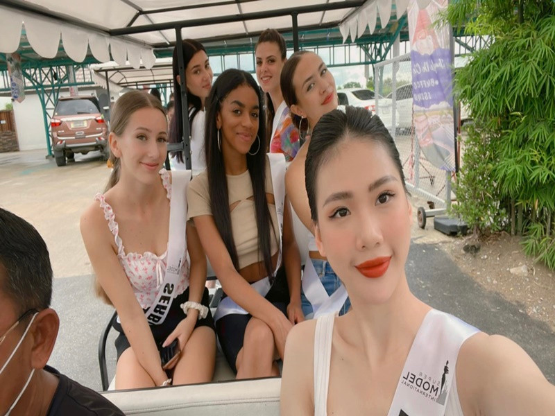 Trong những ngày đầu ở cuộc thi Siêu mẫu Quốc tế 2022, Quỳnh Hoa nhanh chóng ghi điểm bởi sự thân thiện và vẻ ngoài rạng rỡ. Ảnh: FBNV