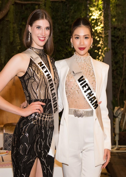 Đại diện Việt Nam còn chiến thắng giải phụ catwalk cùng đại diện Hà Lan. Ảnh: Fanpage Supermodel International