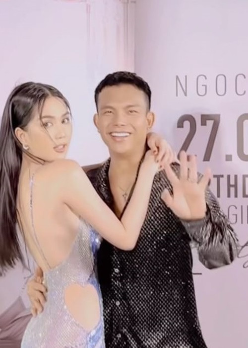 NTK Đỗ Long đến mừng sinh nhật Ngọc Trinh. Anh chúc đàn em: "Chúc em tuổi mới luôn xinh đẹp, thành công và luôn thật nhiều tiền nhé". Ảnh: FBNV