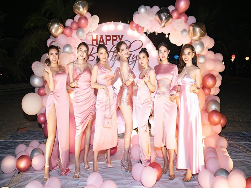 Tiệc sinh nhật tông hồng của Ngọc Trinh vào năm 2020. Ảnh: FBNV