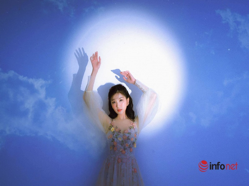 Vẻ đẹp mong manh của Lương Thanh thu hút người đối diện. Ảnh: Infonet