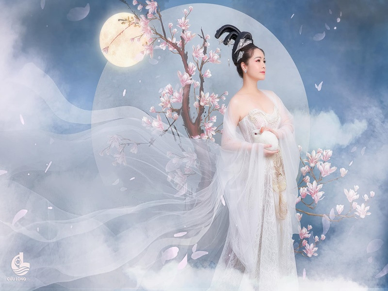 Bà mẹ một con được khen đẹp đến nao lòng. Ảnh: FBNV