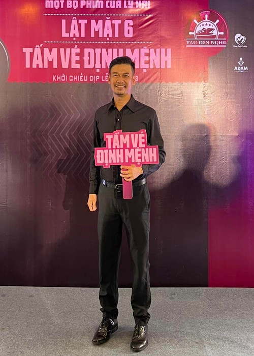 Tiết Cương từng học trường Nghệ thuật Sân khấu 2. Tên tuổi của anh gắn liền với các bộ phim: “Hướng nghiệp”, "Mùi ngò gai", "Quý tử bất đắc dĩ", "Vu quy đại náo". Ảnh: FBNV