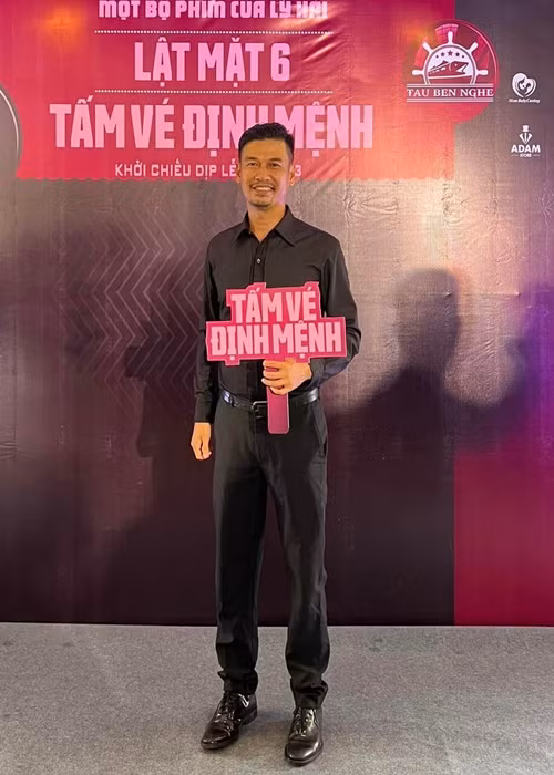 Tiết Cương từng học trường Nghệ thuật Sân khấu 2. Tên tuổi của anh gắn liền với các bộ phim: “Hướng nghiệp”, "Mùi ngò gai", "Quý tử bất đắc dĩ", "Vu quy đại náo". Ảnh: FBNV