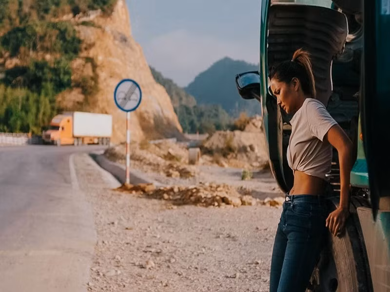 Theo Giao thông, để làm tăng độ hấp dẫn cho phần nhìn, ê-kíp mời công ty chỉnh màu đứng sau loạt bom tấn Hàn Quốc và phần âm nhạc của Lee Dong June (từng làm nhạc cho phim “Điều kỳ diệu ở phòng giam số 7”). Ảnh: Nhân dân