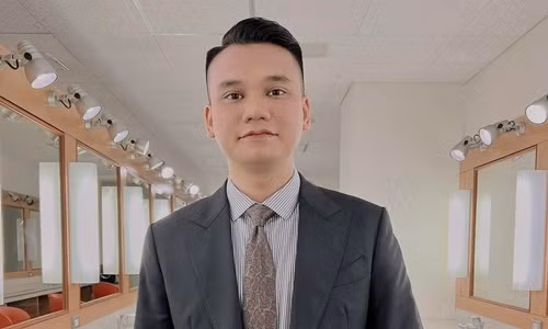 Khac Viet ung ho 500 trieu cho dong bao mien Trung chong bao Noru