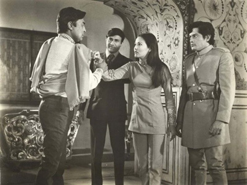 Kiều Chinh còn đóng phim nước ngoài. Năm 1970, bà tham gia phim "The evil within", hợp tác cùng tài tử người Ấn Độ Dev Anand. Sau khi sang Mỹ định cư năm 1975, Kiều Chinh tiếp tục hoạt động nghệ thuật. Ảnh: Sức khỏe và đời sống